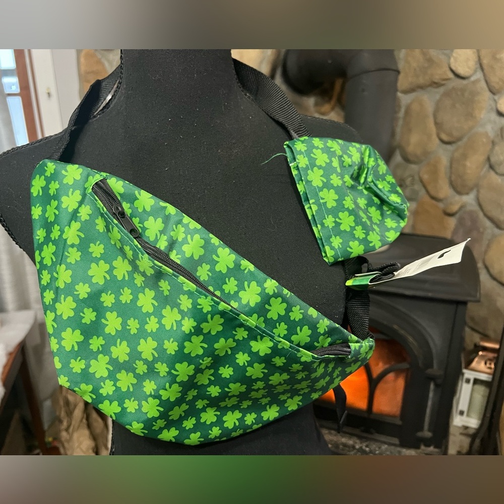 St Patrick’s Day Green Clover Pattern Women's Fannie Bag